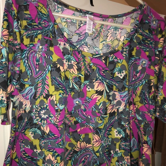 LuLaRoe Tops - LuLuRoe Perfect T